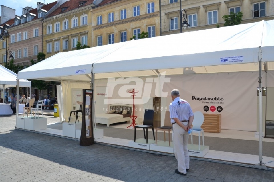Punkt reklamowo - promocyjny w połączonym namiocie 5 x 5m