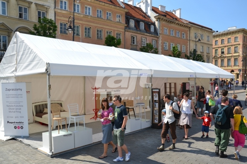 Prezentacja produktów firmy meblowej w małych halach
